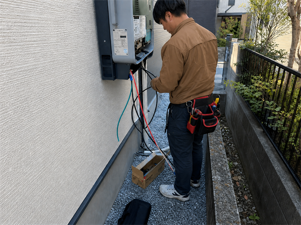 蓄電池の工事風景